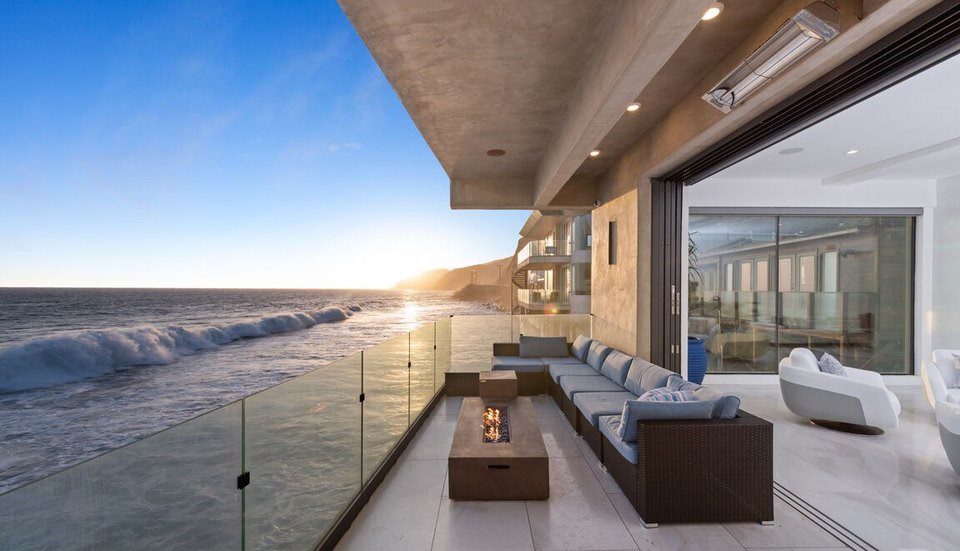 A living room with a view of the ocean.